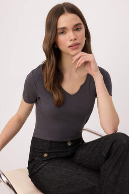 Antrasit D_z Fitted Ka__k Yaka Standart Kol Crop Pamuk Ribana _rme T-Shirt TWOSS26TS00203