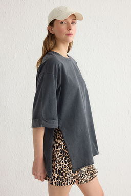 Antrasit Y?kamal? %100 Pamuk Duble Kol Asimetrik Boyfriend Orme T-Shirt TWOSS20TS0828