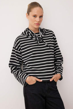 Siyah Cizgili Sal Detayl? Oversize/Genis Kal?p Ince Orme Bluz TWOAW26BZ00250