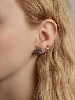 Цена за 2 шт. Серьги пусеты One year, 12 пар, цветочное настроение, белые в золоте