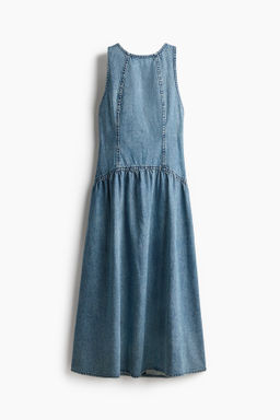 Vestido denim con falda acampanada