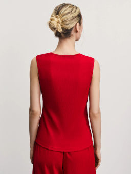 Топ из фактурной ткани с декоративной сборкой / Zarina  фото 5