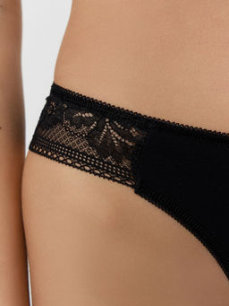 Цена за 2 штуки! Трусы женские стринги черные с деталями из кружева