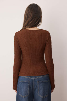 Kahverengi Fitted/Vucuda Oturan Aksesuar Detayl? Dokulu Uzun Kollu Esnek Orme Bluz TWOAW26BZ00134