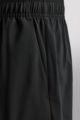 PANTALONES CORTOS ENTRENAMIENTO 9" / Negro