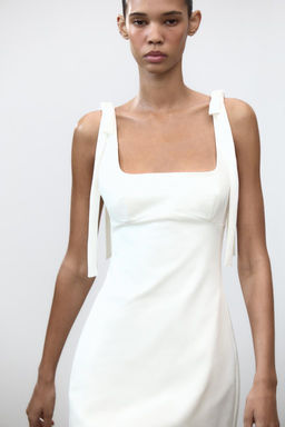 FITTED SHORT DRESS WITH BOWS