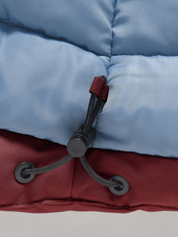 Парка зимняя подростковая для девочки с капюшоном и мехом бордового цвета 9534Bo