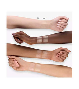 essence Хайлайтер Powder highlighter Gimme Glow, 10 Glowy Champagne  фото 4