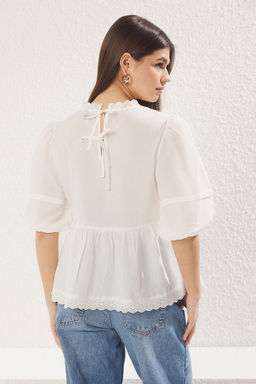 Trendyolmilla Beyaz Pamuklu Brode Balon Kol Bisiklet Yaka Dokuma Bluz TWOSS25BZ00168  фото 5