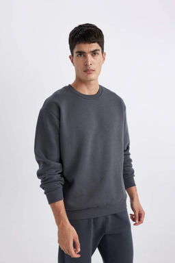 Базовый свитшот Oversize с круглым вырезом