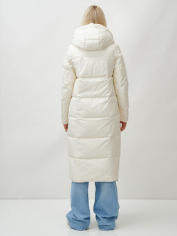 Пальто утепленное стеганное зимнее с капюшоном женское бежевого цвета 9608B