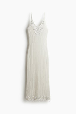 Vestido de punto con cuentas decorativas