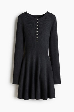 Vestido en punto de canal? con falda acampanada