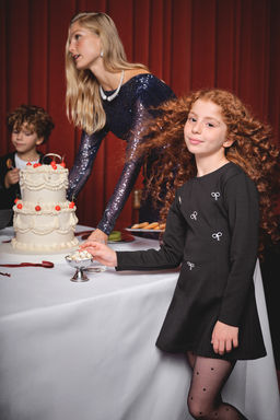 Siyah Fiyonk Detayl? Maxi Boy K?z Cocuk Dokuma Y?lbas? Elbisesi TKDAW26EL00012