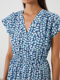 V Yaka ?i?ekli Belden Oturtmal? Elbise