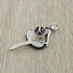 Брошь "Балерина мини" со вставкой из гелиотиса