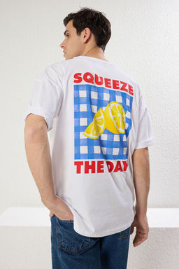 Beyaz Oversize/Genis Kesim Limon Bask?l? %100 Pamuklu T-Shirt TMNSS23TS00089