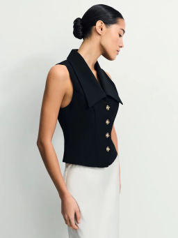 Укороченный приталенный жилет / Zarina фото 4