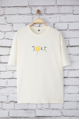Trendyolmilla Man Ekru Oversize/Genis Kesim Joke Bask?l? K?sa Kollu %100 Pamuk T-Shirt TMNSS25TS00170  фото 2