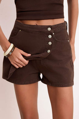 Kahverengi Dugme Detayl? Yuksek Bel Denim Sort Etek TWOSS22SR0448