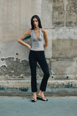 TOP HALTER STRETCH BANDAS / Gris claro