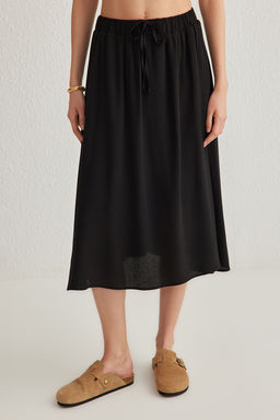 TRENDYOLMILLA Siyah Belden Lastik Detayl? Crinckle Kumas Midi Boy Dokuma Etek TWOSS25ET00014 фото 4