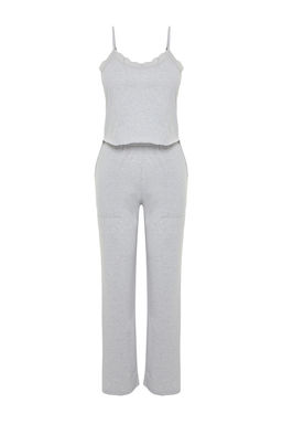 Trendyolmilla Gri Melanj Dantelli, F?rf?r ve Y?rtmac Detayl? Ip Ask?l? Orme Pijama Tak?m? THMSS24PT00005