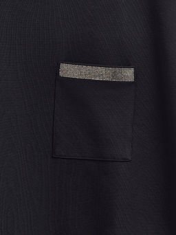 CONTE Удлиненная футболка из футера c карманом и аппликацией из стразов LD 2596 black