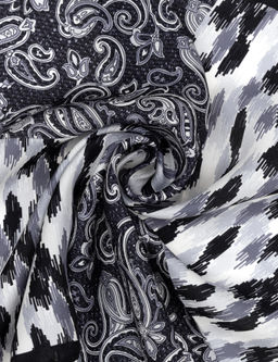 Черный шелковый платок