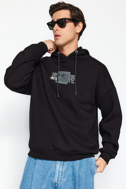 TRENDYOL MAN Siyah %100 Pamuk Oversize/Genis Kesim Kapusonlu Uzun Kol S?rt Yaz? Bask?l? Sweatshirt TMNAW24SW00220 - Trendyolmilla фото 2
