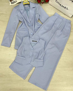 Костюм тройка