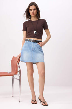 Premium Ac?k Mavi Ozel Kumas Kemerli Az Esnek Mini Denim Etek TWOSS26ET00097