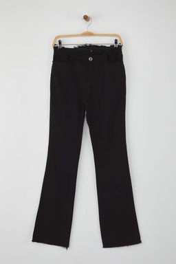 Siyah Beli Puskullu Dusuk Bel Flare Jeans TWOAW26JE00044 - Trendyolmilla фото 5