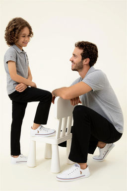 Белая спортивная обувь для мальчика Неожиданная скидка в корзине