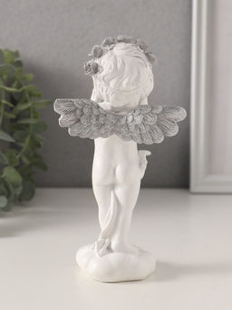 Фигурка полистоун Ангелочек с сердцем в руках, с венком в волосах, 8.5?7?16.5 см