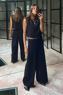 SHORT WAISTCOAT WITH SHOULDER PADS