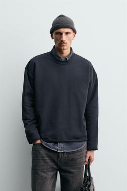 CREW NECK SWEATSHIRT WITH IRREGULAR FINISH - Zara фото 2