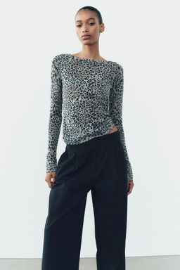 ANIMAL PRINT KNIT TOP