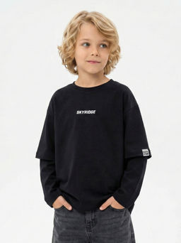 Лонгслив с принтом для мальчика с подзорным рукавом 22-7680 черный