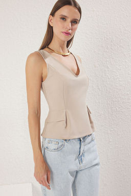 Trendyolmilla Tas Cep Detayl? V Yaka Peplum Dokuma Bluz TWOSS25BZ00495