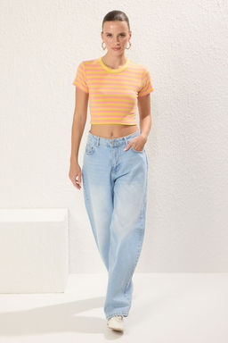 Trendyolmilla Premium Tas Ekru Cizgili Viskoz/Yumusak Kumas Crop Bisiklet Yaka Esnek Orme Bluz TWOSS23BZ00198 фото 19