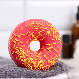 Бомбочка для ванн «красный пончик с кокосовой посыпкой» 85 г