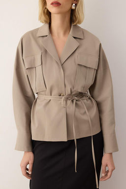 EXCLUSIVE Ozel Koleksiyon Bej Oversize Baglama Detayl? Trenckot TWOAW26TR00022 - Trendyolmilla фото 4