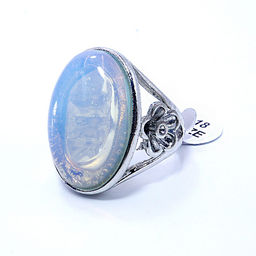 Кольцо с камнем Лунный камень притягивает любовь, счастье и удачу