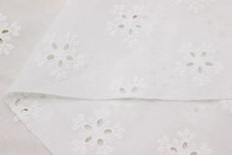 Шитье Снежка цв.молочно-белый, общ.ш.1.5м, ш.вышитой части 1.4м, батист, хлопок-100%, 120гр/м.кв - Купава фото 3