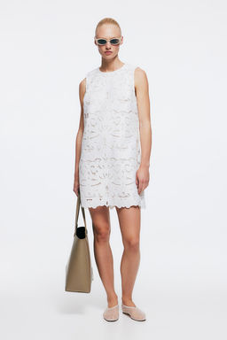 Vestido con bordado ingles