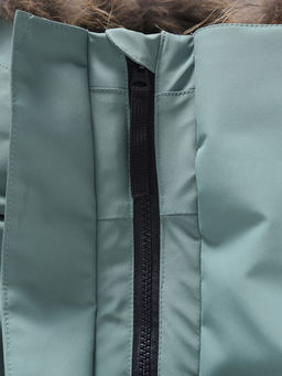 Парка зимняя мужская с капюшоном и мехом енот зеленого цвета 9537-1Z - Valianly фото 7