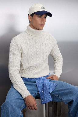 Ekru Slim Fit Y_nl_ Bal_k__ Yaka Sa_ _rg_ Triko Kazak TMNAW22KZ0302