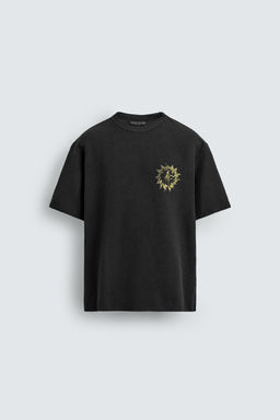 CAMISETA PUNTO LAVADO ESTAMPADOS / Negro