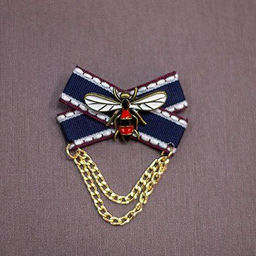 Брошь Бант с белой пчелкой+цепочка